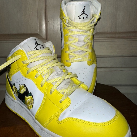 air jordan 1 yellow with roses